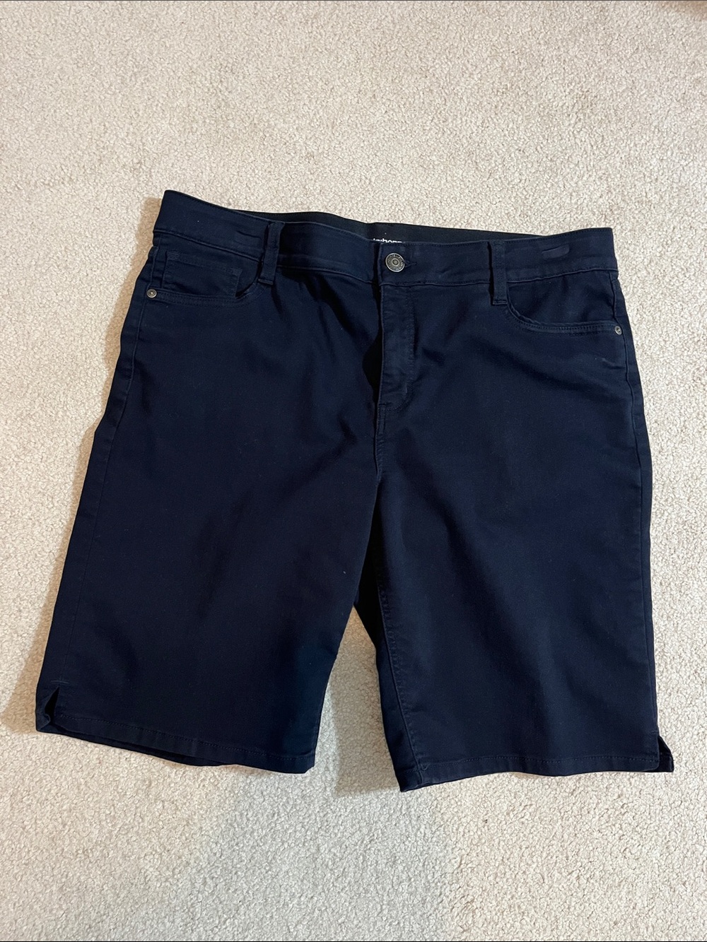 Liz Claiborne Black Sara Shorts size 16, Mid-Rise EUC